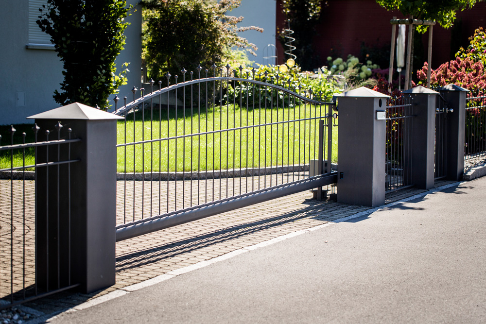 Einfahrtstore nach Maß von Eisenhauer Metallhandwerk