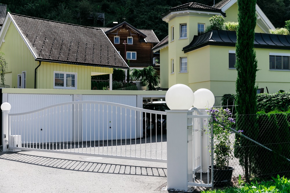 Einfahrtstore nach Maß von Eisenhauer Metallhandwerk